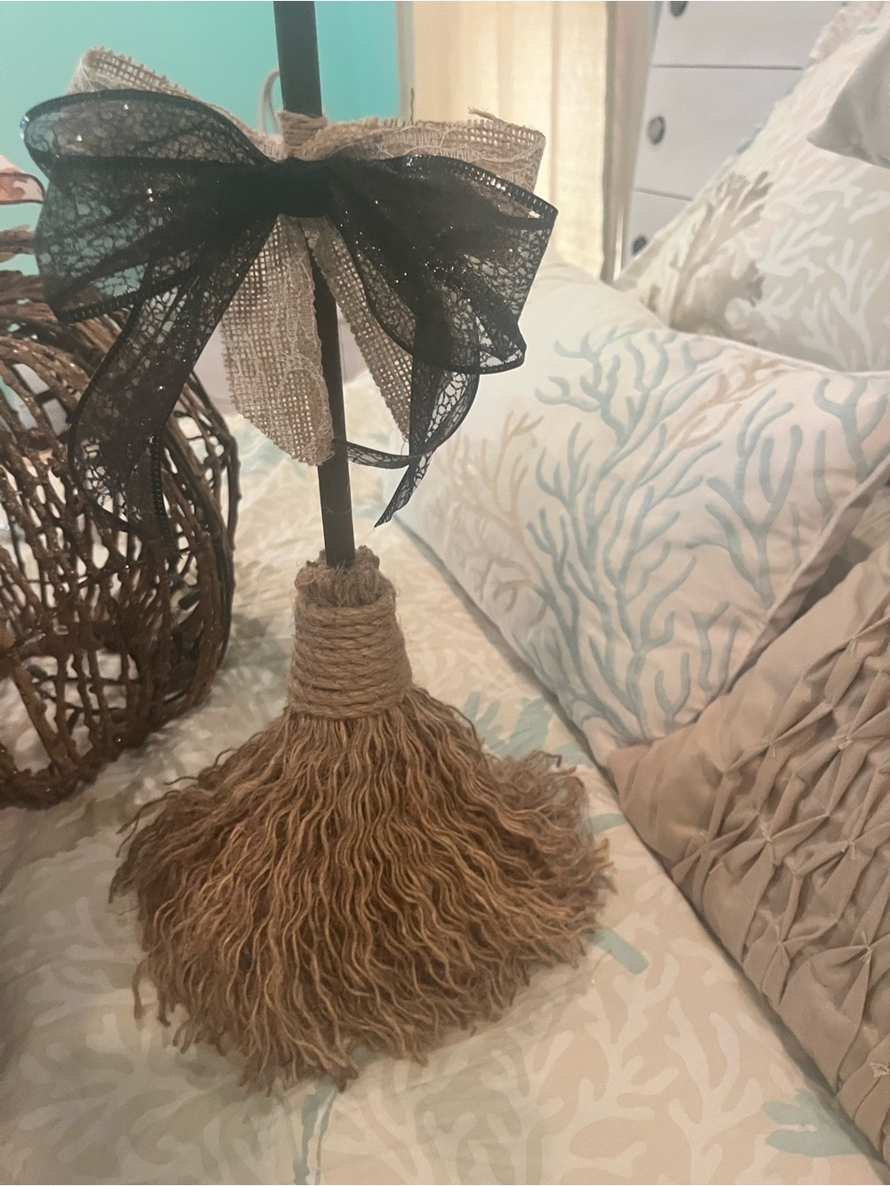 Rustic Jute Tassel Floor Accent in Natural Brown